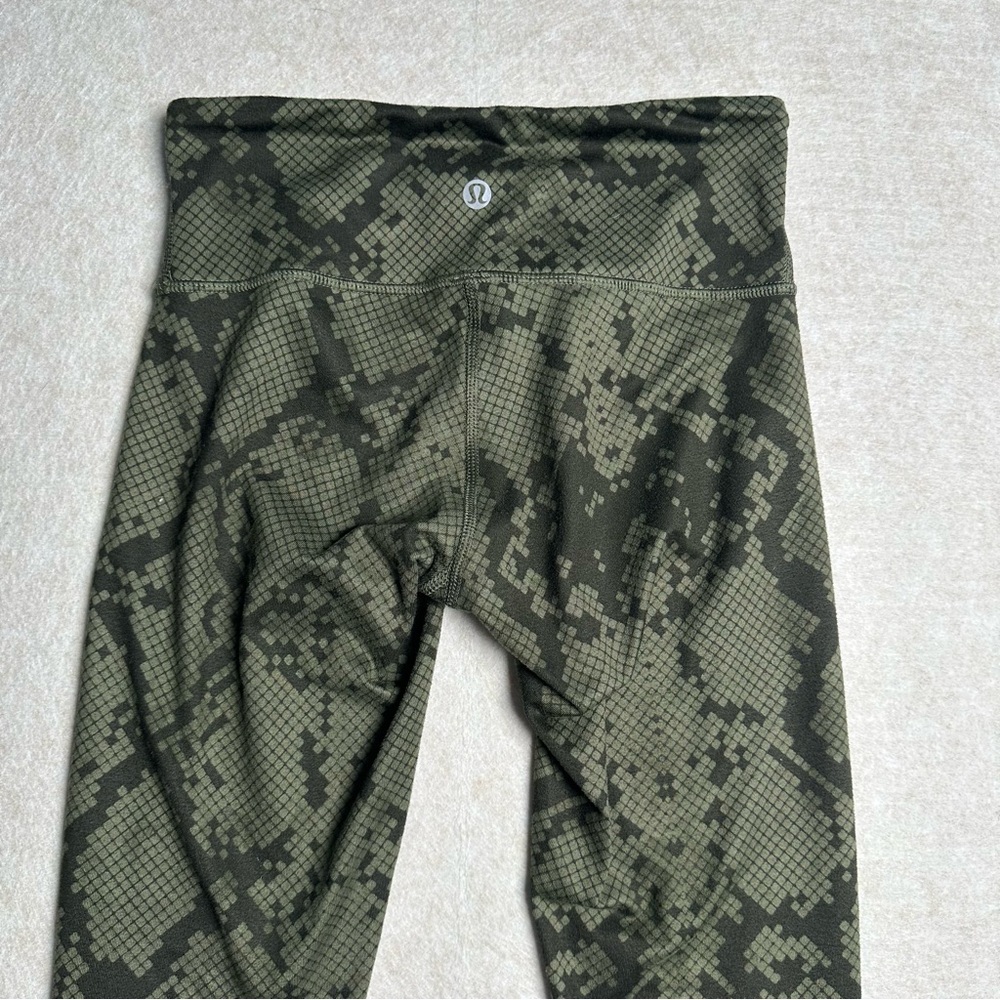 Lululemon Wunder Under Crop II Ziggy Snake Green Gator Green Sz 2
